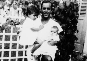 Con sus hijos Susana y Pedro, en 1942.